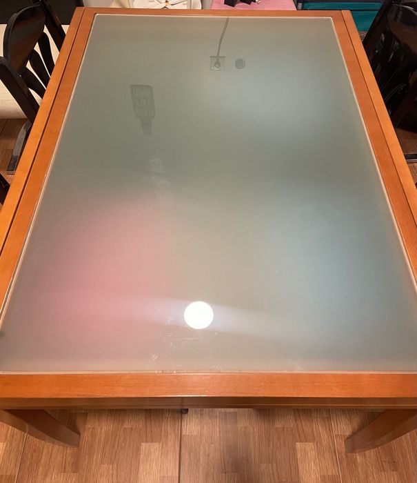 Mesa de madeira extensível com vidro temperado