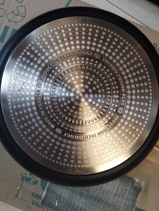 Patelnia tradycyjna Tefal  28 cm aluminiowa do wszystkich kuchenek