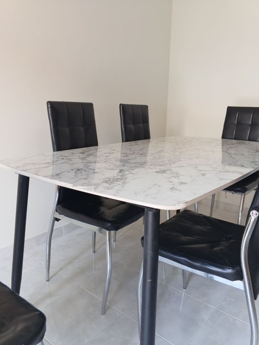 Mesa de jantar com 6 cadeiras
