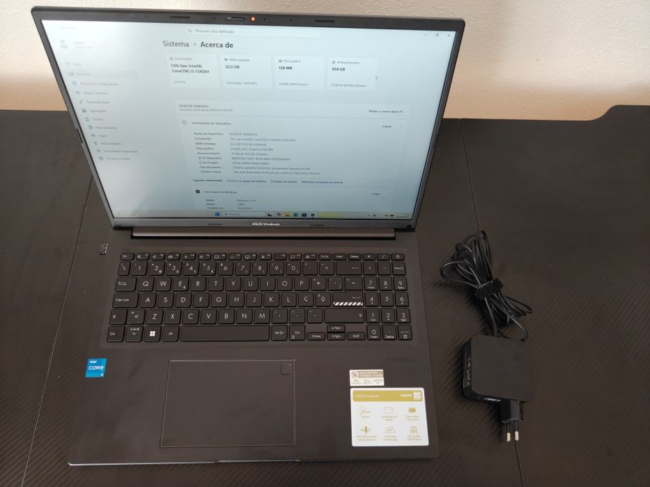 ASUS Vivobook F1650V