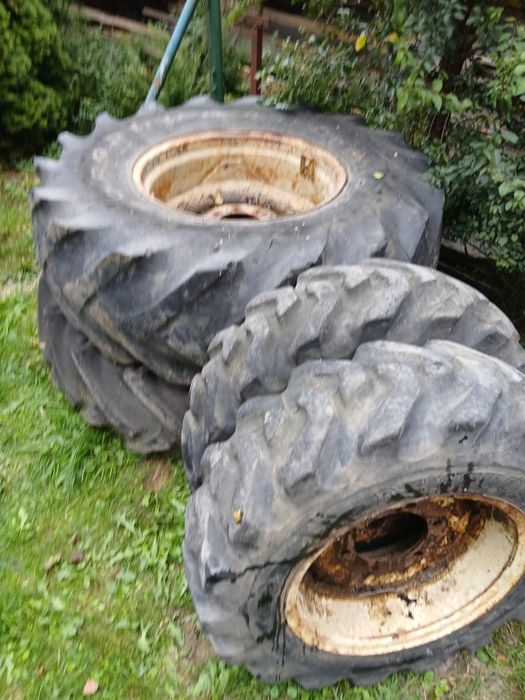 Koła 4 sztuki do koparki jcb cat