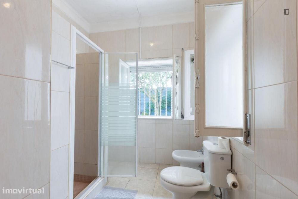 Quarto - localizado em Paranhos Porto