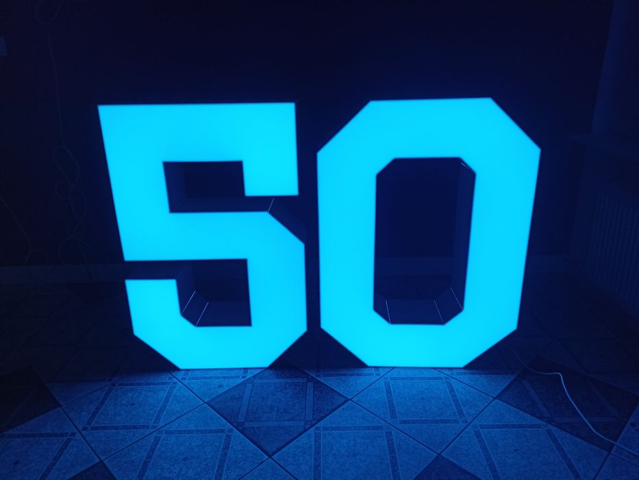 Wynajem Mega Cyfry LED RGB – 100 cm