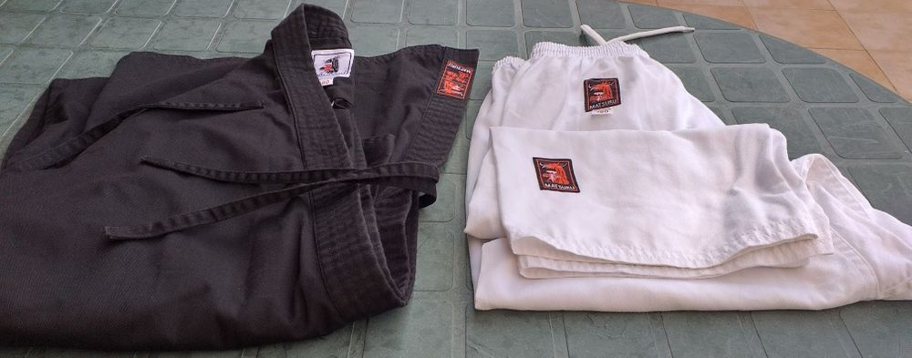 Completo -Fato de treino- corrida 3 ps em ótimo estado cor preto