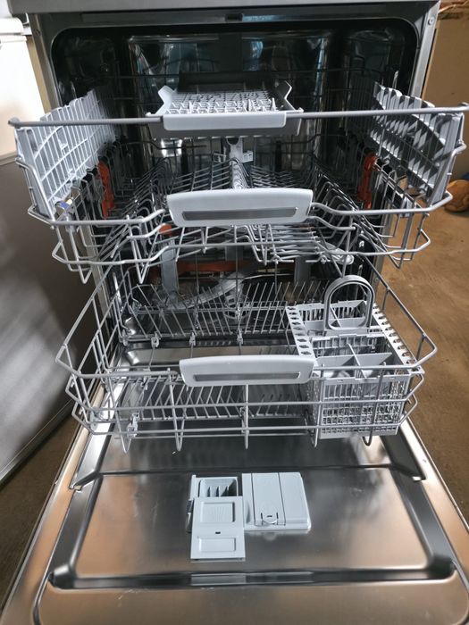 Hotpoint Ariston máquina lavar loiça
Modelo: HFO 3032 W C X