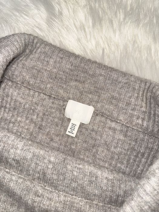Sweter z odkrytymi ramionami