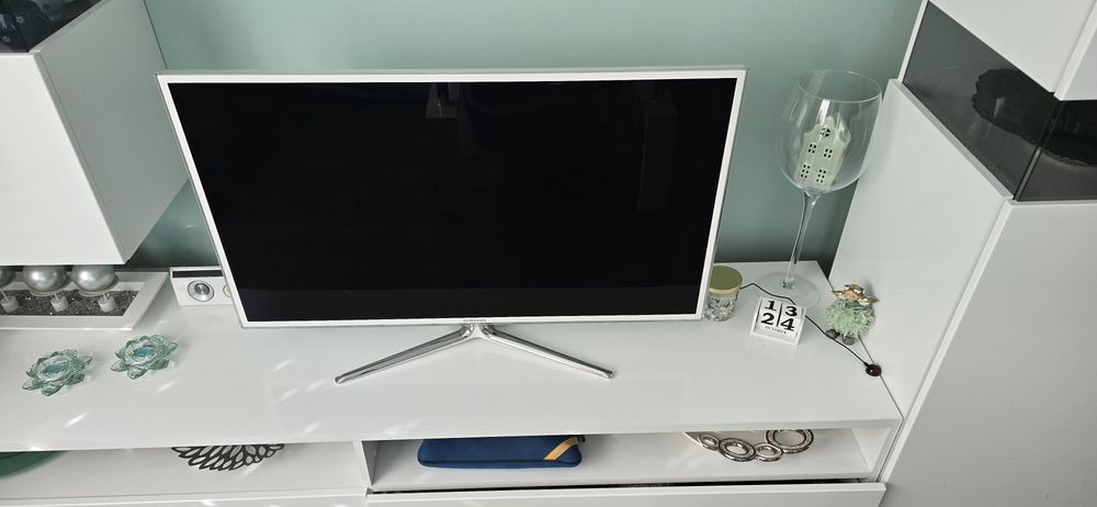 Samsung 40″ Full HD 3D Smart TV + Soundbar – biały komplet