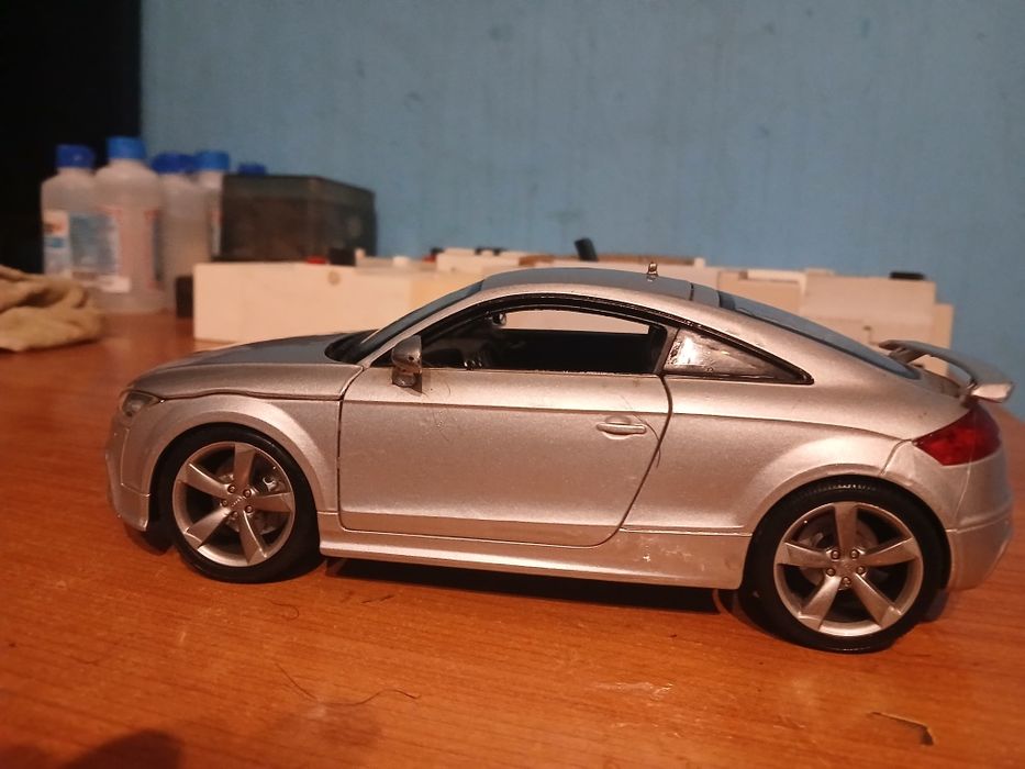 carro de coleção audi TT RS escala 1/18