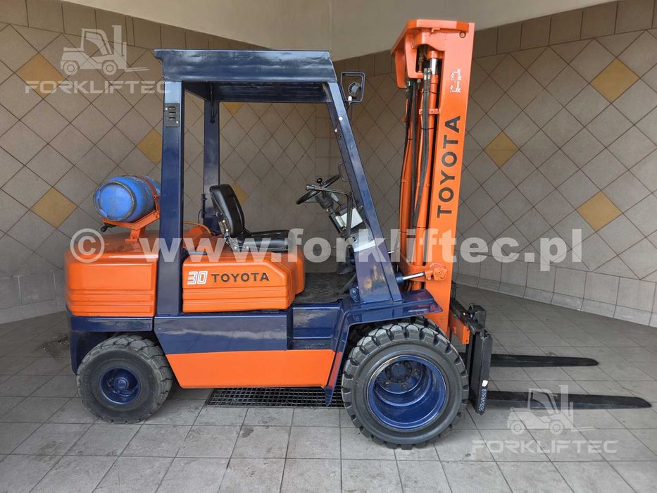 Wózek widłowy TOYOTA 5FGF30 , Przesuw boczny, TRIPLEX,  wolny skok, 5FG30 widlak, Linde , sztaplarka