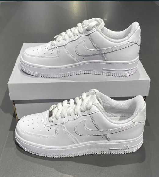 Nike Air Force 1 Low '07 Biały R.39