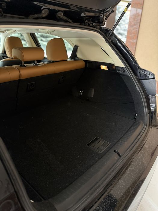 Оренда Lexus CT200H гібрид