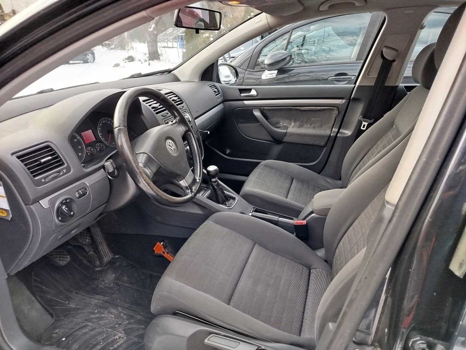 VW Golf 1.6 MPI 102 km.5-drzwiowy, sprowadzony