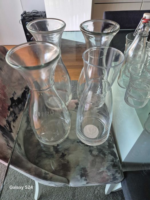 Garrafas para agua e jarro