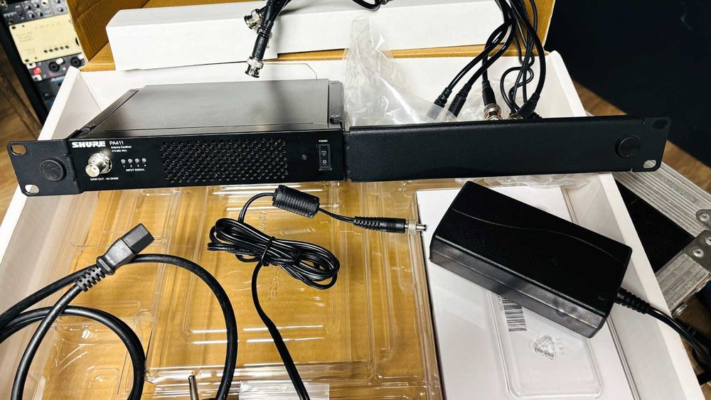 Shure PA411 / PA411E combiner antenowy IEM 4 kanały + rack