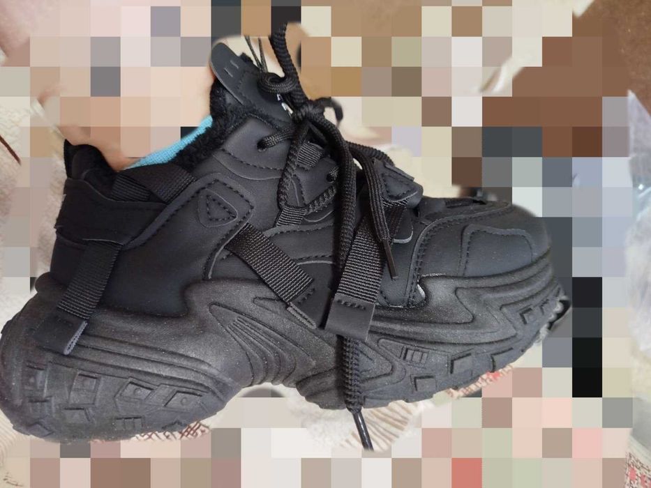 Жіночі зимові кросівки