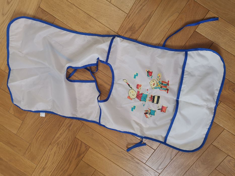 Pieluszki, śliniaczki, rękawica do mycia, nalepka na samochód, nożyczk