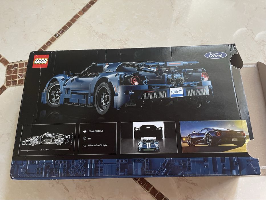 Конструктор LEGO Technic Ford GT