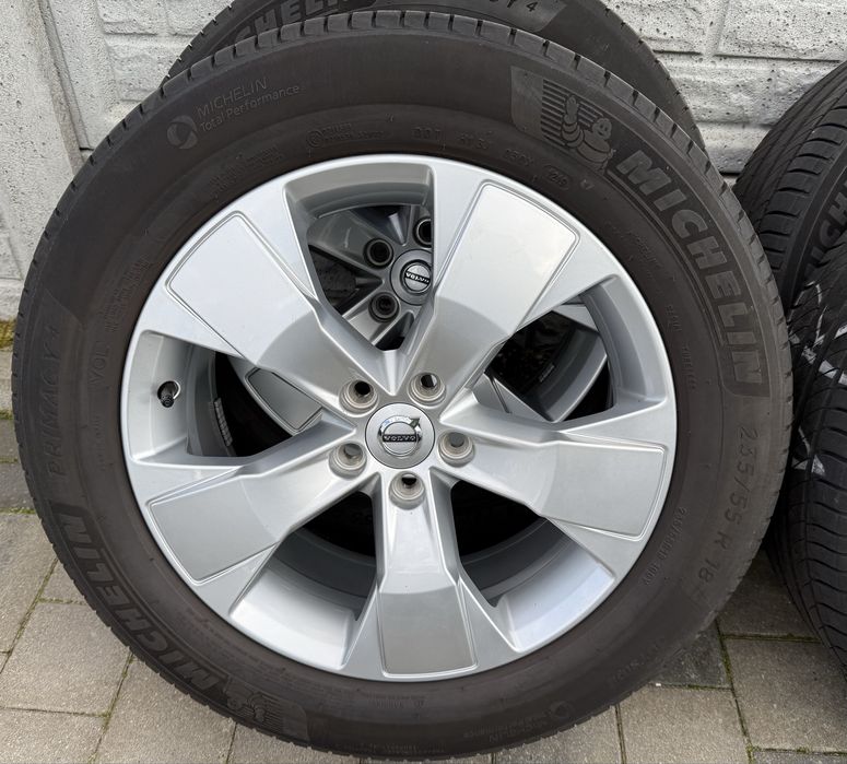 Oryginał felgi Volvo R-design 5x108 7,5J ET50 XC40 XC60 235/55R18 lato