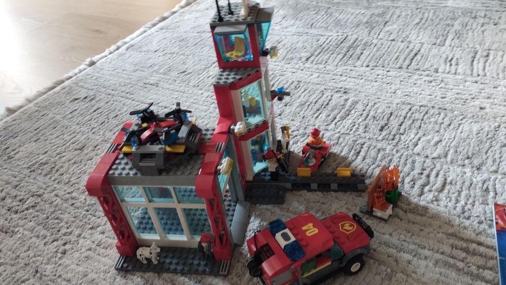 Dwa zestawy LEGO City straż pożarna 60215 i 60214