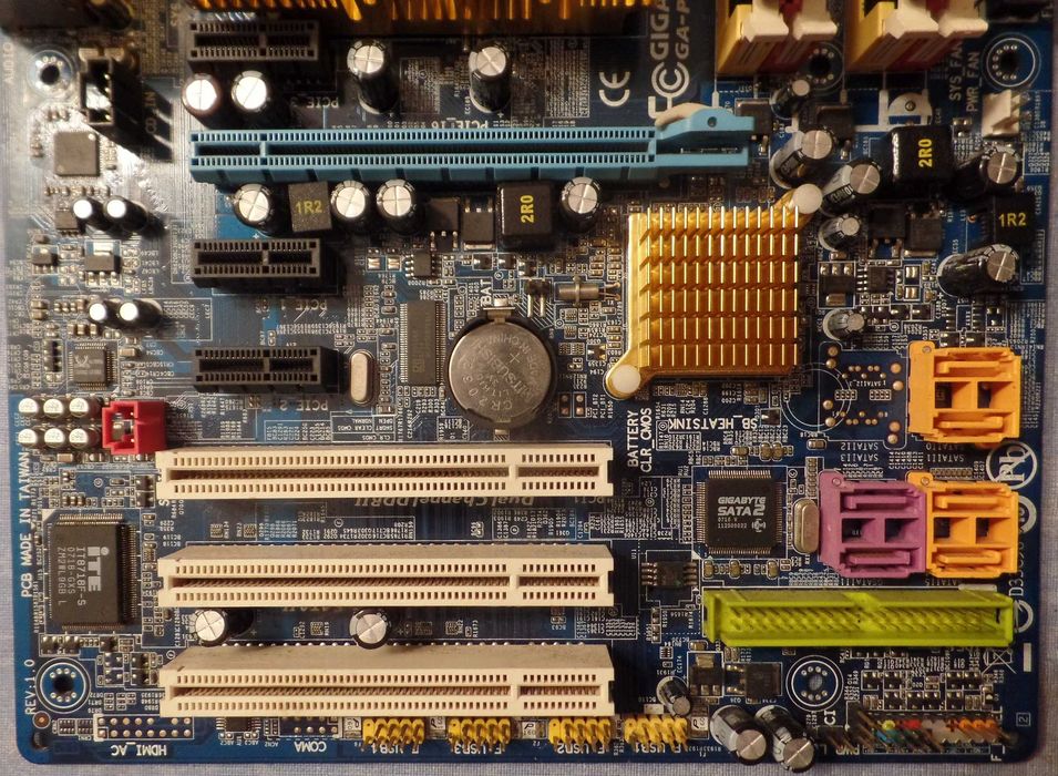 Board Gigabite GA-P35-S3 mais 2 memórias Ram XMS2-6400