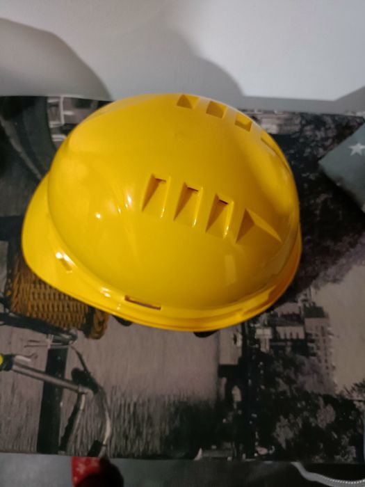 Kask na głowę budowlany