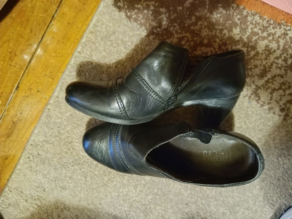 Sapatos pretos senhora