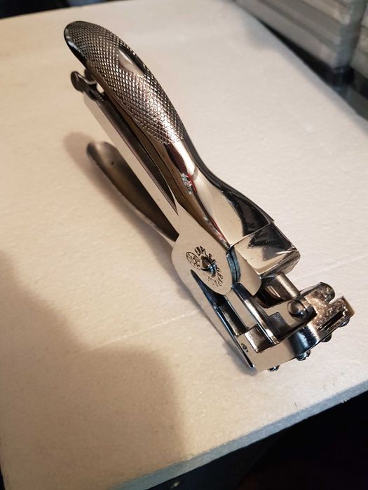 Agrafador + alicate + prensador de folhas , para colecionador