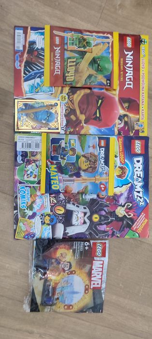Pakiet różnych gazetek i klocków Lego