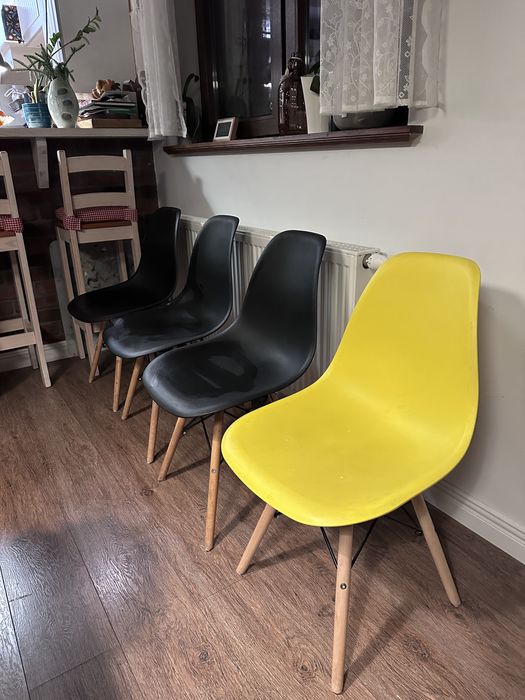 Krzesla skandynawskie plastikowe nogi debowe 8 sztuk