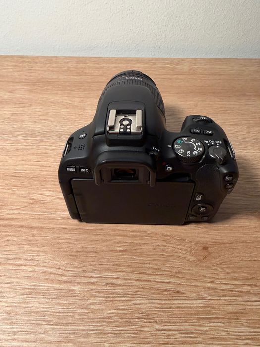 Câmara Canon EOS 200D – Kit completo