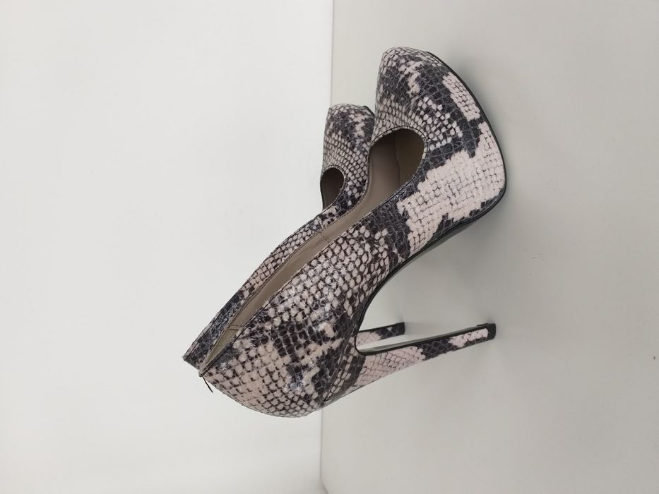 Buty czółenka skórzane Prima Moda w rozmiarze 39