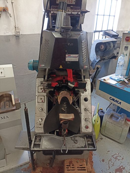 Máquina de montar e fechar calcanheiras Ormac