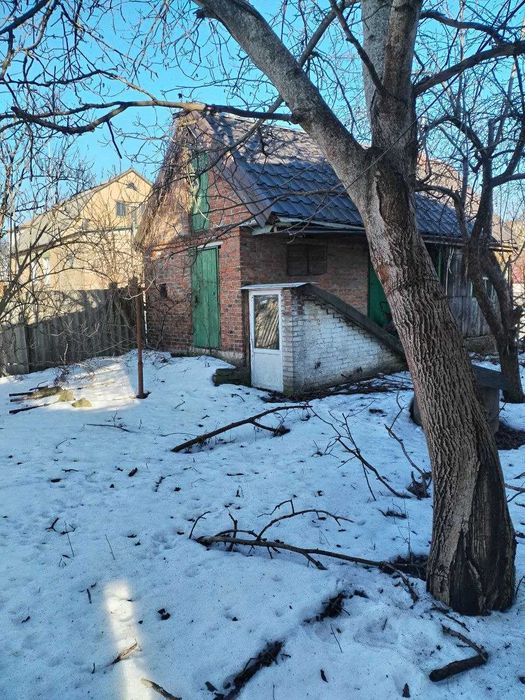 Продається будинок неподалік від центру міста