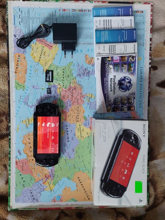 Konsola sony psp 3004 slim piano black zestaw 32gb 100 gier