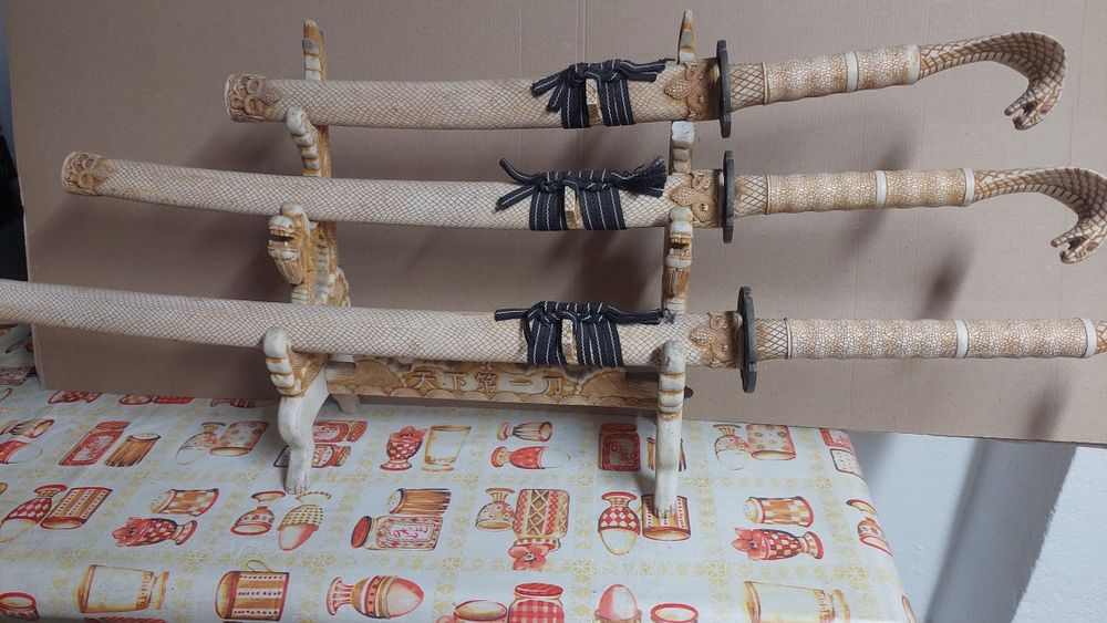 Katanas decorativas
