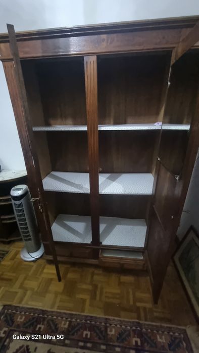 Armario de madeira