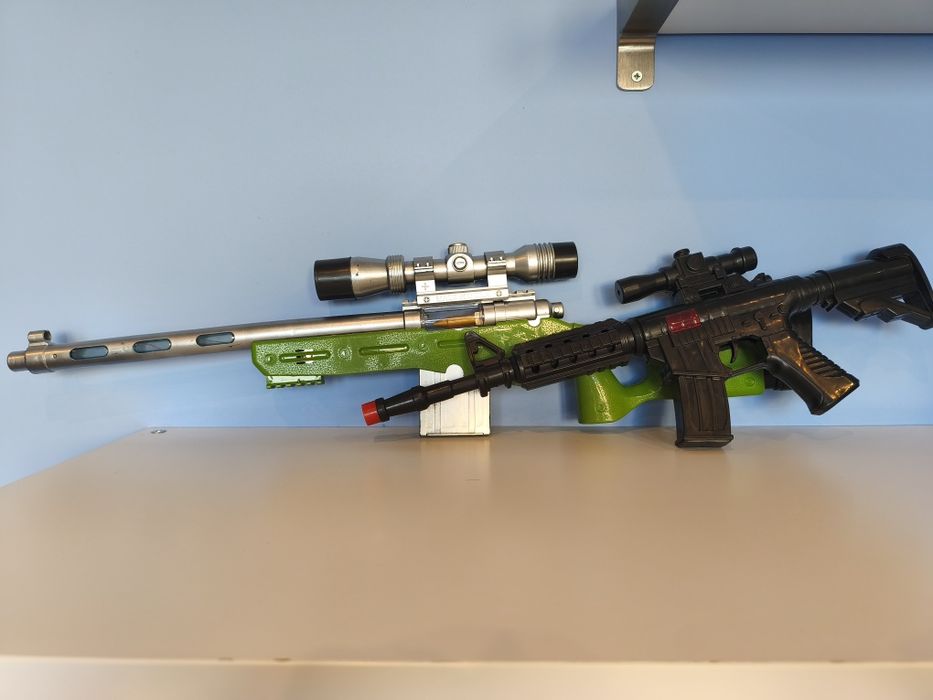 Dwa pistolety, stan dobry