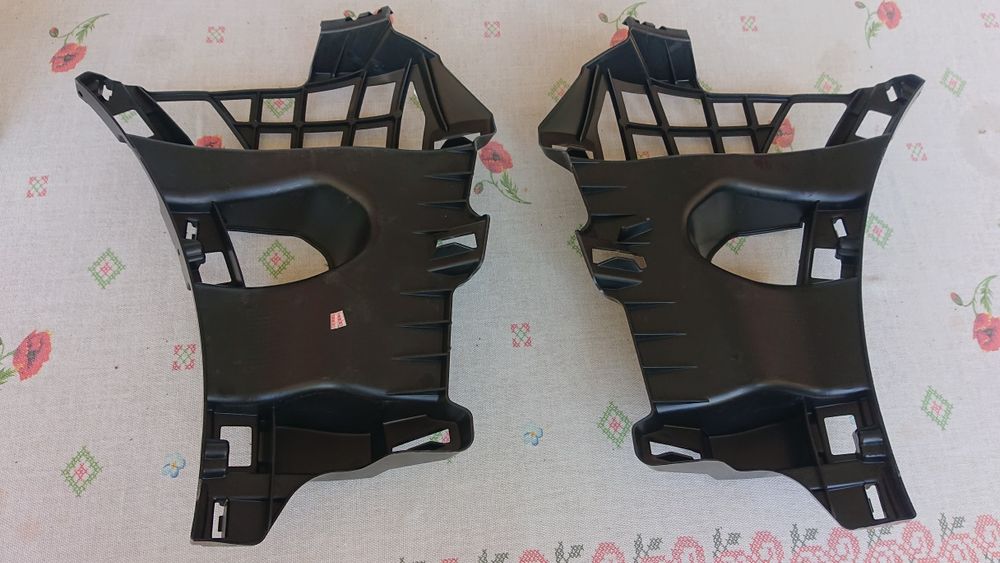 Кронштейни переднього бампера ID4