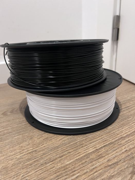 Materiais de impressão PETG branco e preto