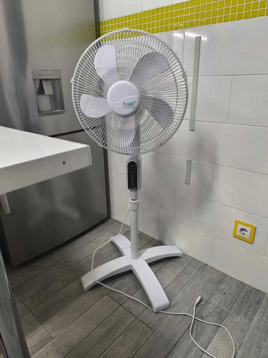 Ventoinha de Pé Alto C/Comando