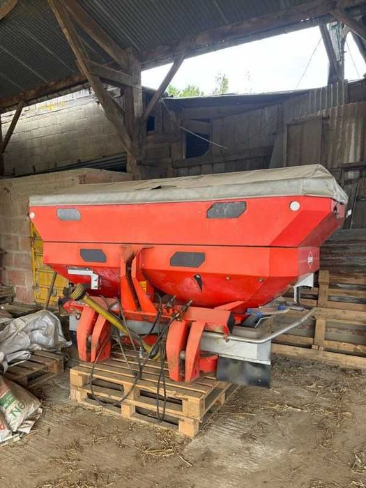 Розкидач мінеральних добрив РУМ 1200кг KUHN