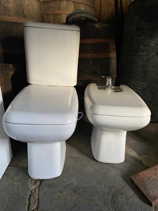 Portas, secretarias e WC