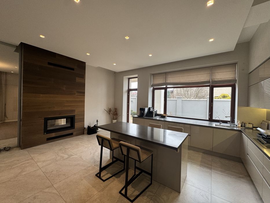 Современный просторный дом у моря!