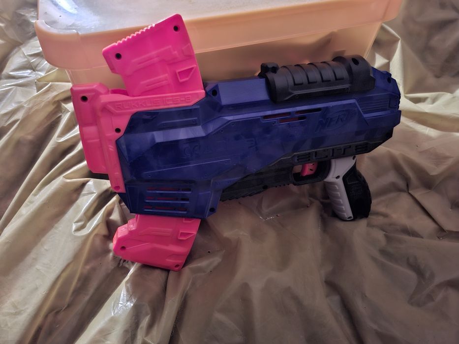 Pistolet NERF na strzałki