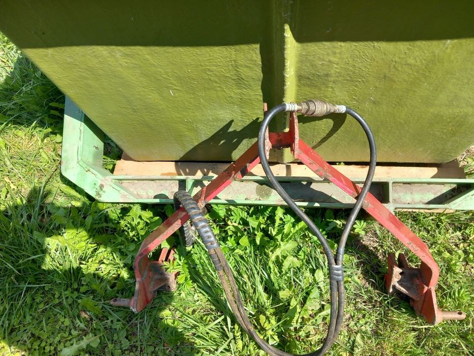 Pojemnik skrzynia kiprowana hydraulicznie do winogron owoców Rössl