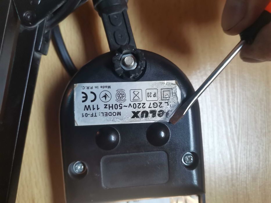 Світильник настільний на струбцині DeLux TF-01. На запчастини!