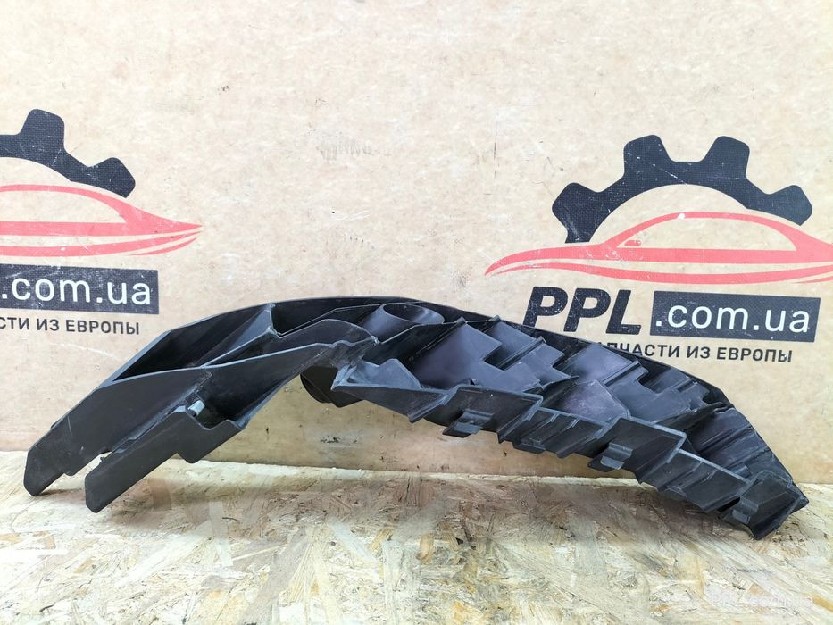 Jeep Grand Cherokee WK2 13-16 Кронштейн фары левый крепление M163365