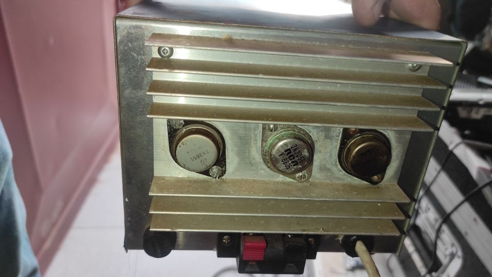 Fonte Alimentação Linear 13.8Vdc 8A ajustável com limitador de corrente automático