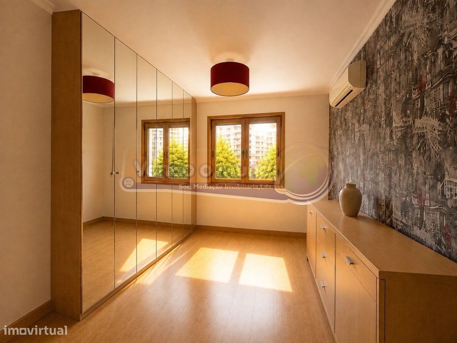 Apartamento T2 em Loures (LXLR045)