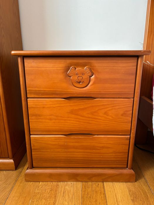 Mesinha de cabeceira de pinho tratado (boa qualidade)